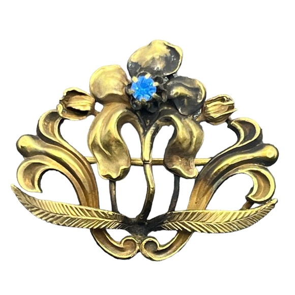 Art Nouveau vintage gold tone flower brooch pin c clasp blue stone